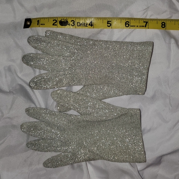 Vintage Style Metallic Small Purse with Chain and Metallic Gloves Set - Picture 12 of 16